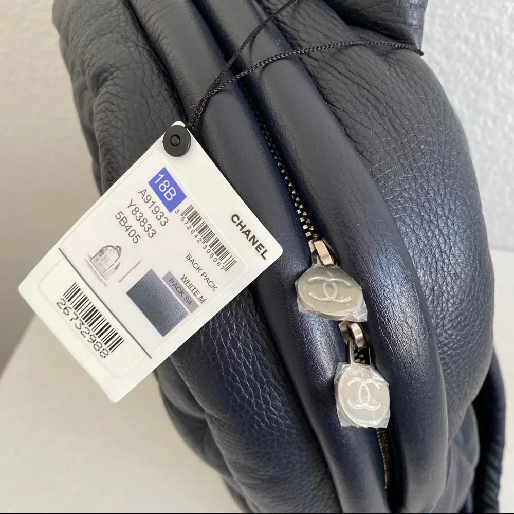 Chanel Doudoune navy leather Backpack